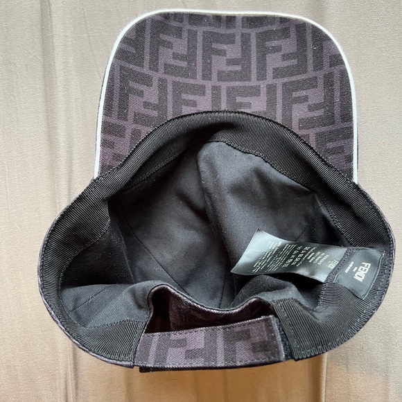 Fendi baseball hat - Picture 4 of 6